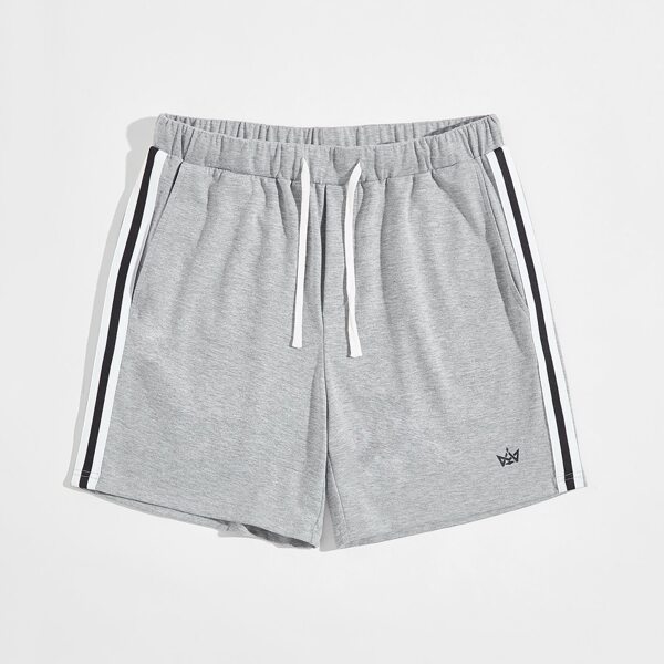 

Men Drawstring Waist Striped Tape Side Graphic Shorts, Light grey