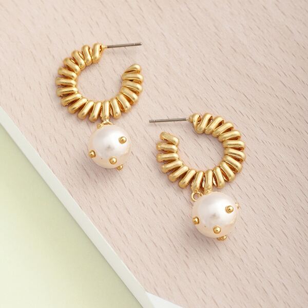 

1pair Textured Stripe Hoop Pearl Charm Earrings, Gold