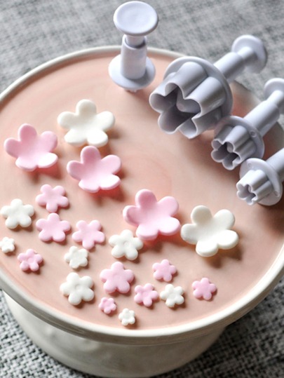 القالب بشكل الزهر 4قطعات