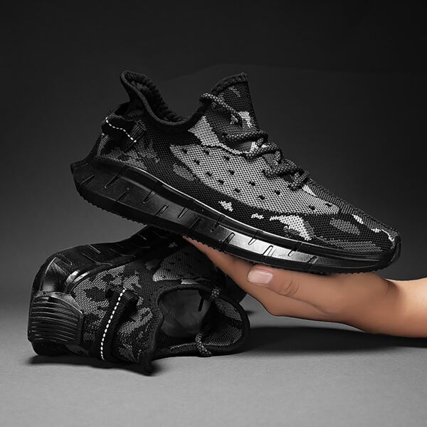 

Men Lace-up Front Low Top Sneakers, Black