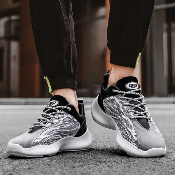 

Men Cut-out Low Top Sneakers, Black and white