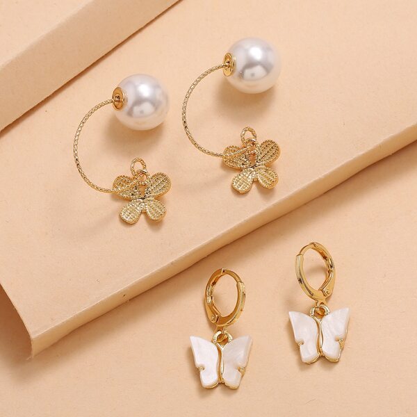 

2pairs Faux Pearl Butterfly Decor Earrings, White
