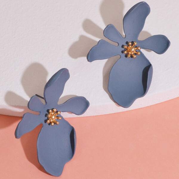 

Flower Design Stud Earrings, Blue