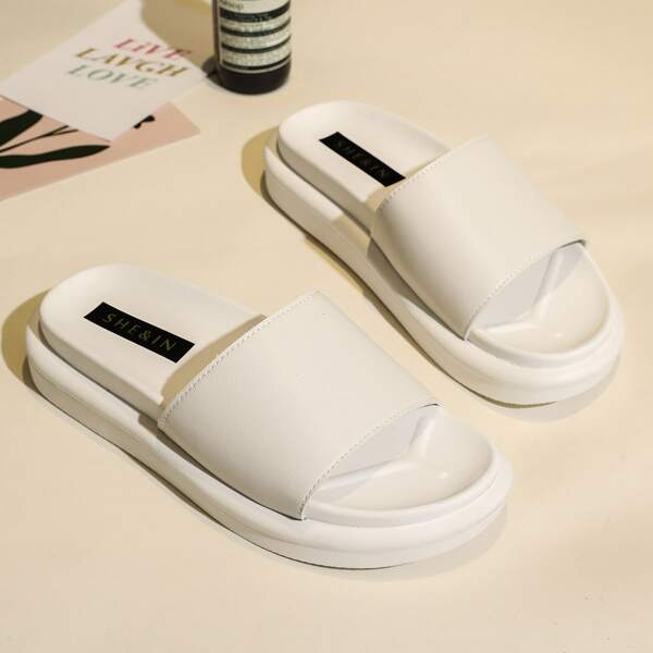 

Minimalist Wide Fit Slippers, White