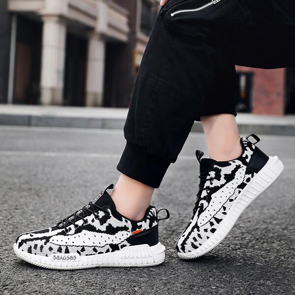 

Men Lace-up Front Low Top Sneakers, Black and white
