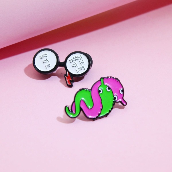 

2pcs Slogan Graphic Brooch, Multicolor