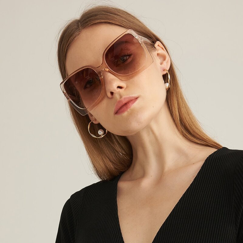 

OVERSIZED SUNGLASSES