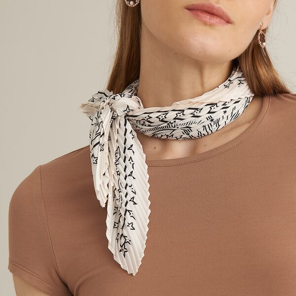 

STAR PLEATED BANDANA SCARF, White