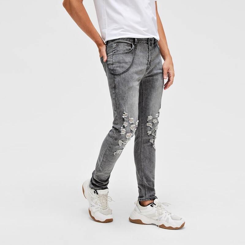 

Guys Ripped Jeans With Chain, Grey