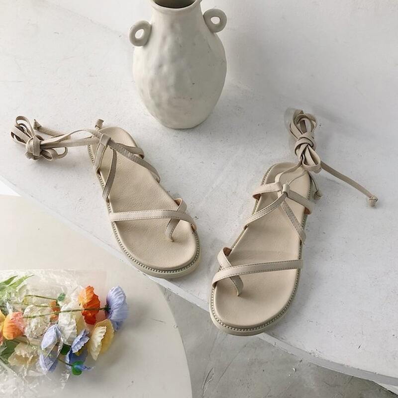 

Toe Post Strappy Sandals, Beige pastel
