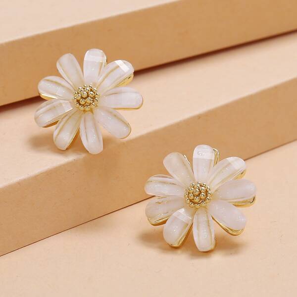 

Flower Decor Stud Earrings, White