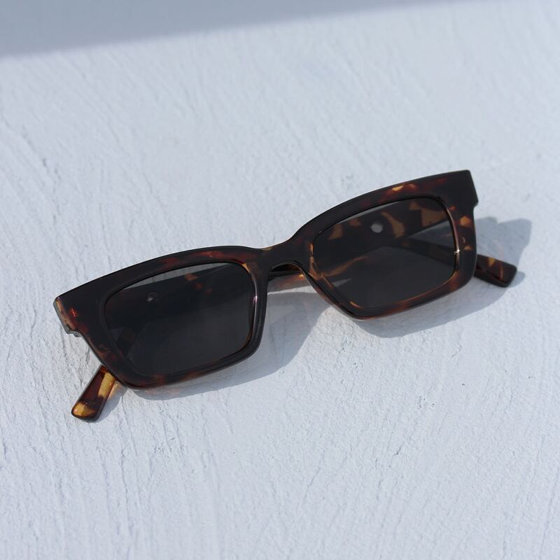 

Tortoiseshell Frame Sunglasses