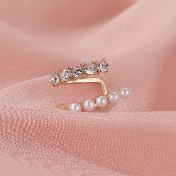 

Rhinestone Engraved Faux Pearl Decor Ear Cuff, Gold