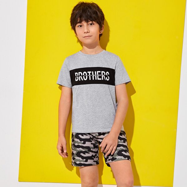 

Boys Slogan Graphic Top & Camo Shorts Set, Multicolor