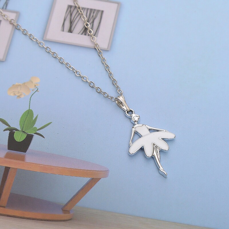 

Dancer Chain Necklace, White