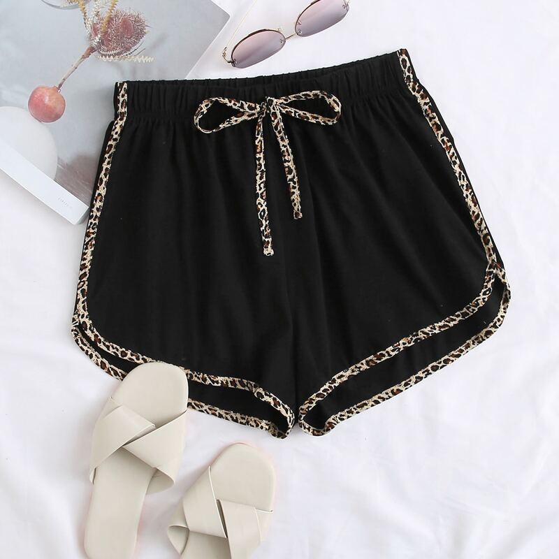 

Contrast Leopard Binding Dolphin Shorts, Black