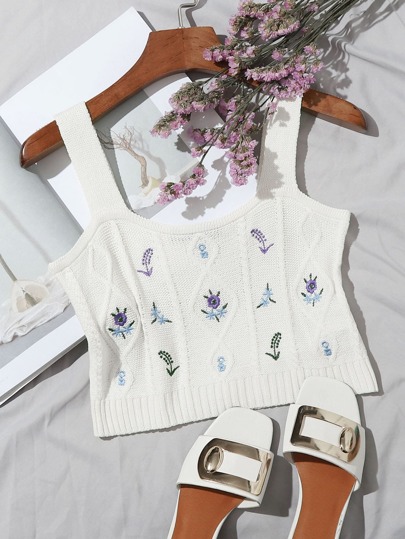 لباس علوي بحمالات محبوك ومطرز بزهر