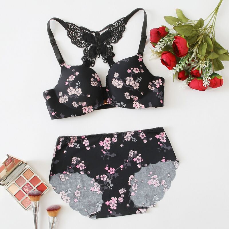 

Butterfly Applique Floral Front Close Lingerie Set, Black