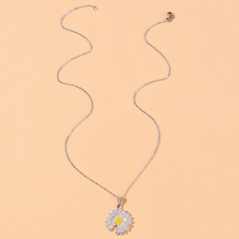 

Rhinestone Floral Pendant Necklace, Silver