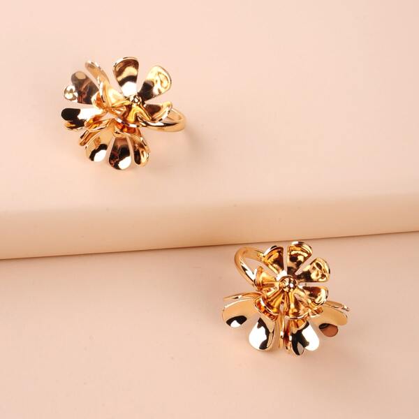 

Floral Shaped Stud Earrings, Gold