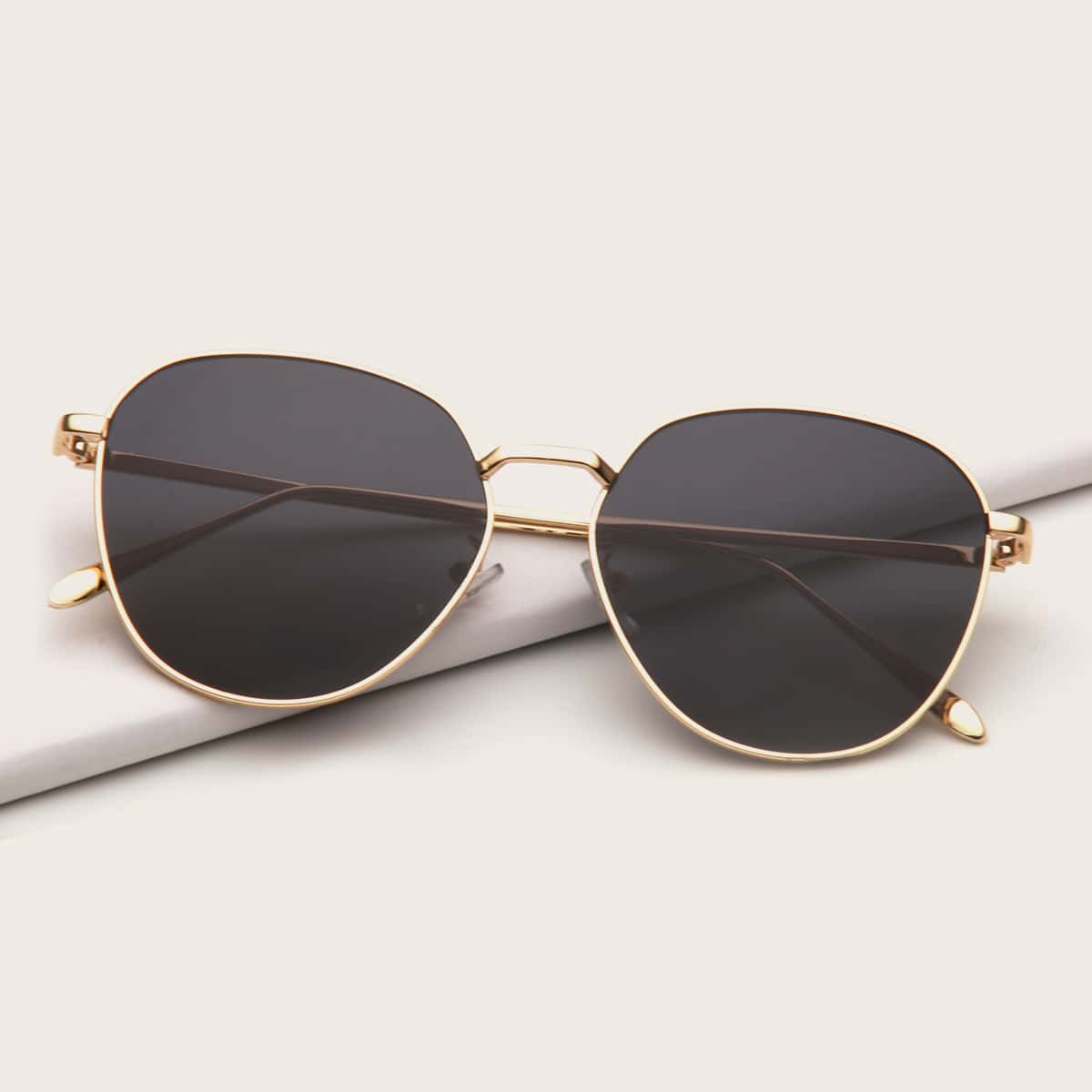 

Guys Metal Frame Sunglasses, Grey