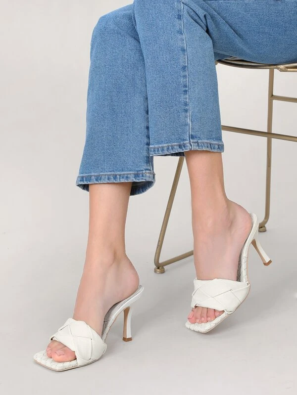 heels with square diamond