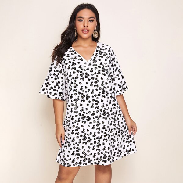 

Plus Daisy Floral V-neck Flounce Sleeve Tunic Dress, Black and white