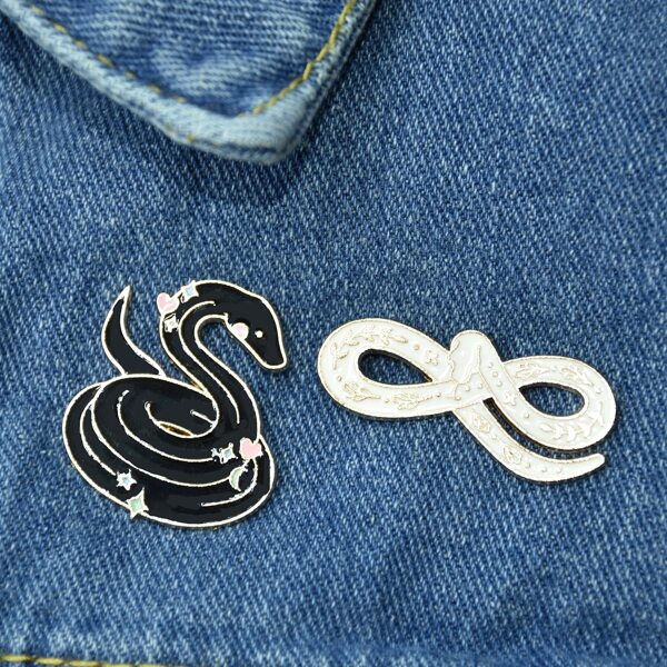 

2pcs Serpentine Design Brooch, Multicolor