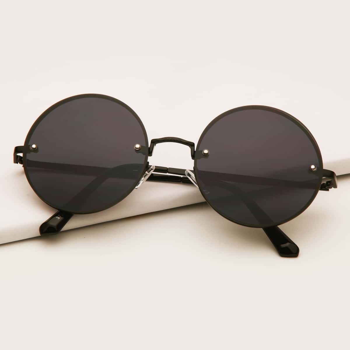 

Round Frame Sunglasses, Black