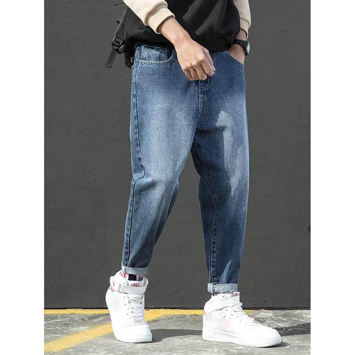 

Guys Slant Pocket Tapered Jeans, Medium wash