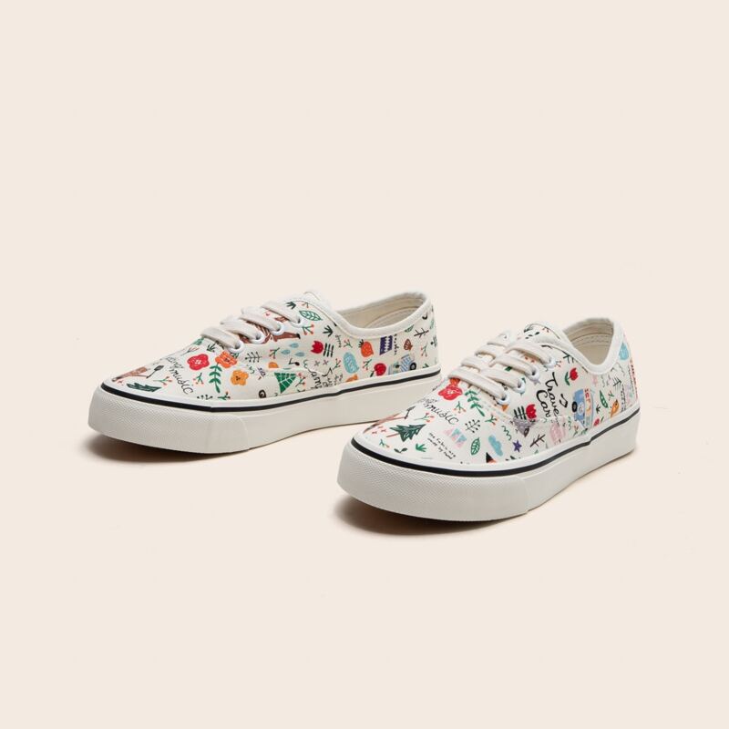 

Lace-up Front Cartoon Graphic Low Top Sneakers, White