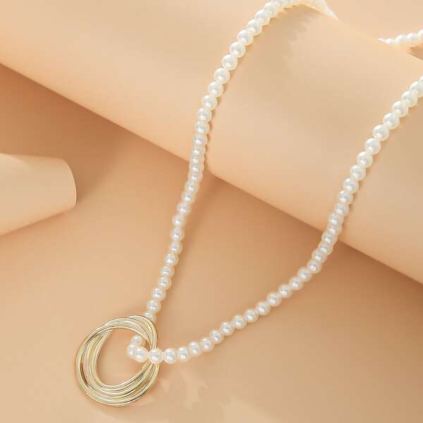 

Metal Pearl Pendant Necklace, White