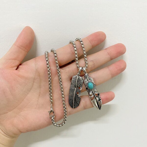 

Men Turquoise Leaf Charm Necklace, Silver