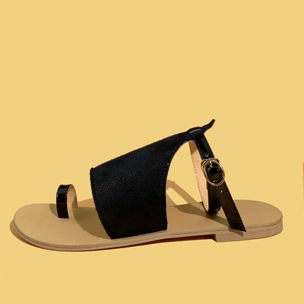 

Toe Loop Buckle Strap Flat Sandals, Black