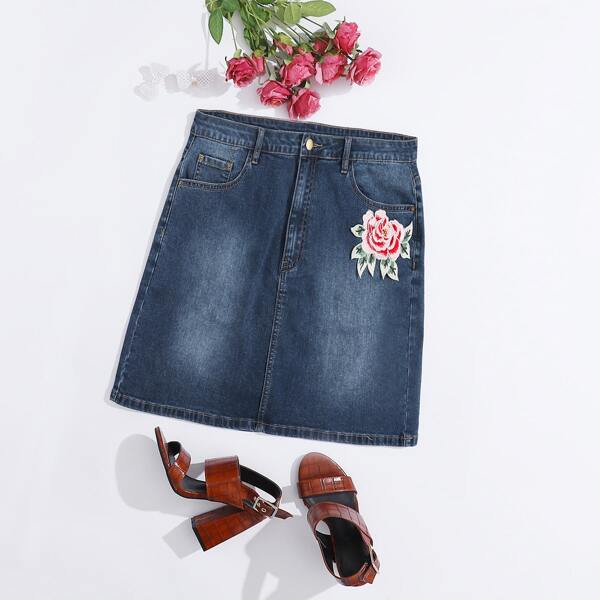 

Plus Bleach Wash Floral Patch Denim Skirt, Dark wash