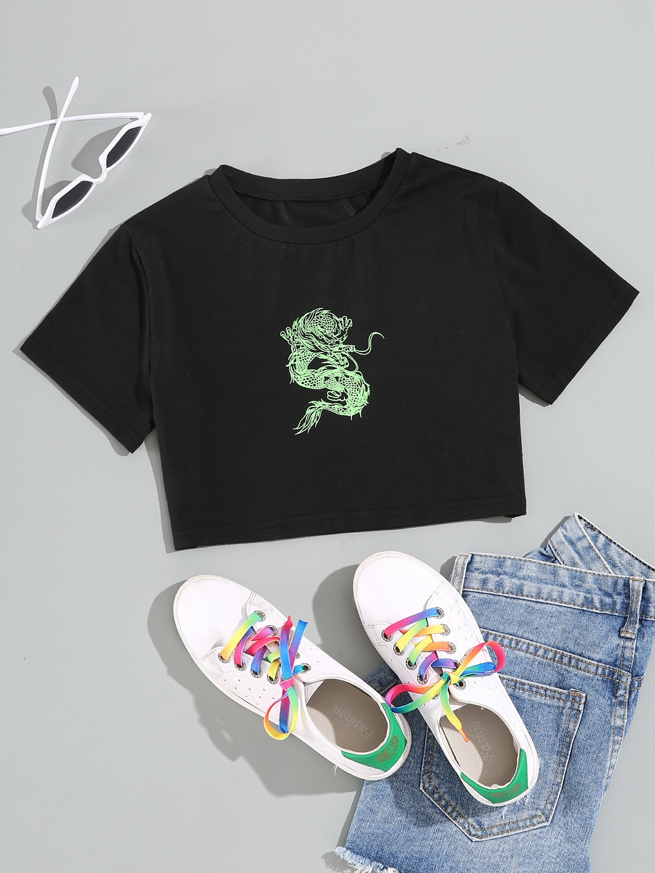 Camiseta corta con estampado de dragón | Mode de Mujer | SHEIN España