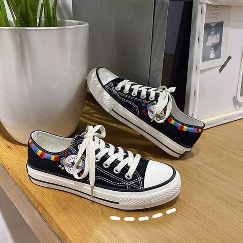 

Star Embroidery Canvas Sneakers, Black