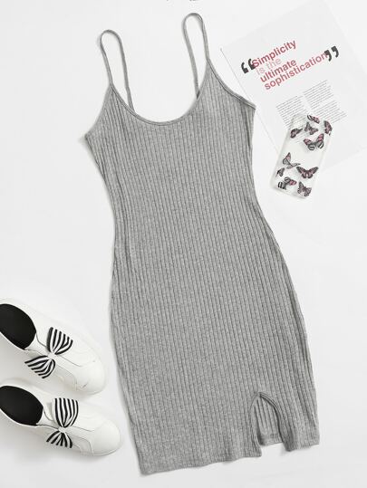 Abito aderente a costine con orlo a fessura