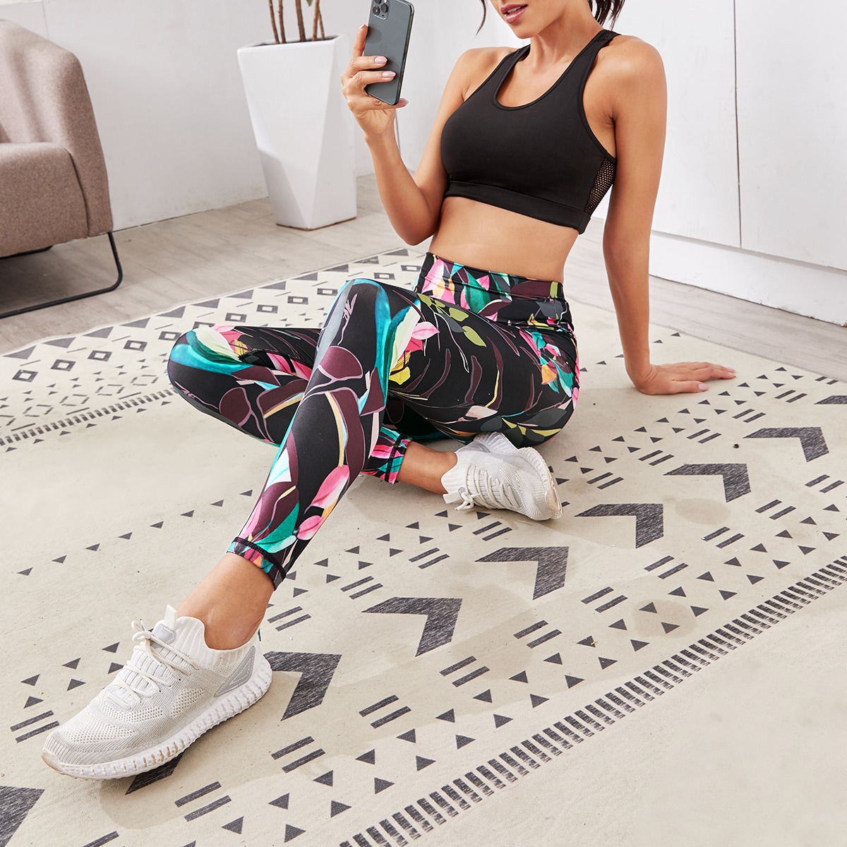 Image of Allover Leaf Print Wide Waistband Sports Leggings