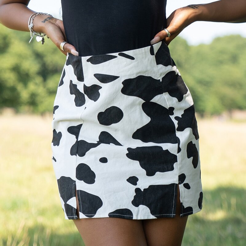 

Split Hem Cow Pattern Mini Skirt, Black and white