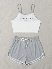 SHEIN EZwear طقم سروال قصير مع لباس علوي بحمالات مقوس متباين بجرافيك شعار