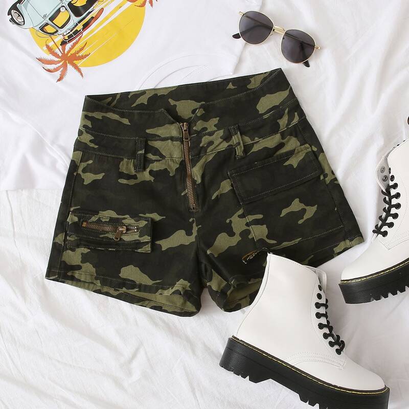 

Pocket Patched Camo Print Denim Shorts, Multicolor