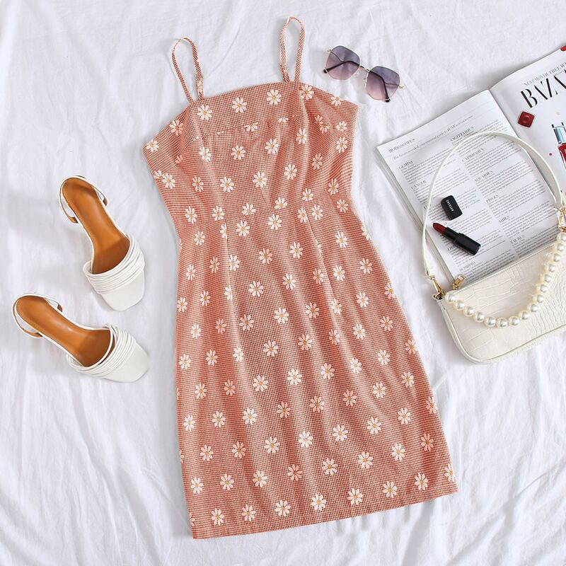 

Zip Back Daisy Floral Cami Dress, Red