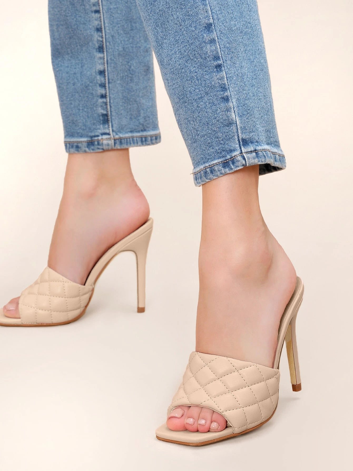 heels with square diamond