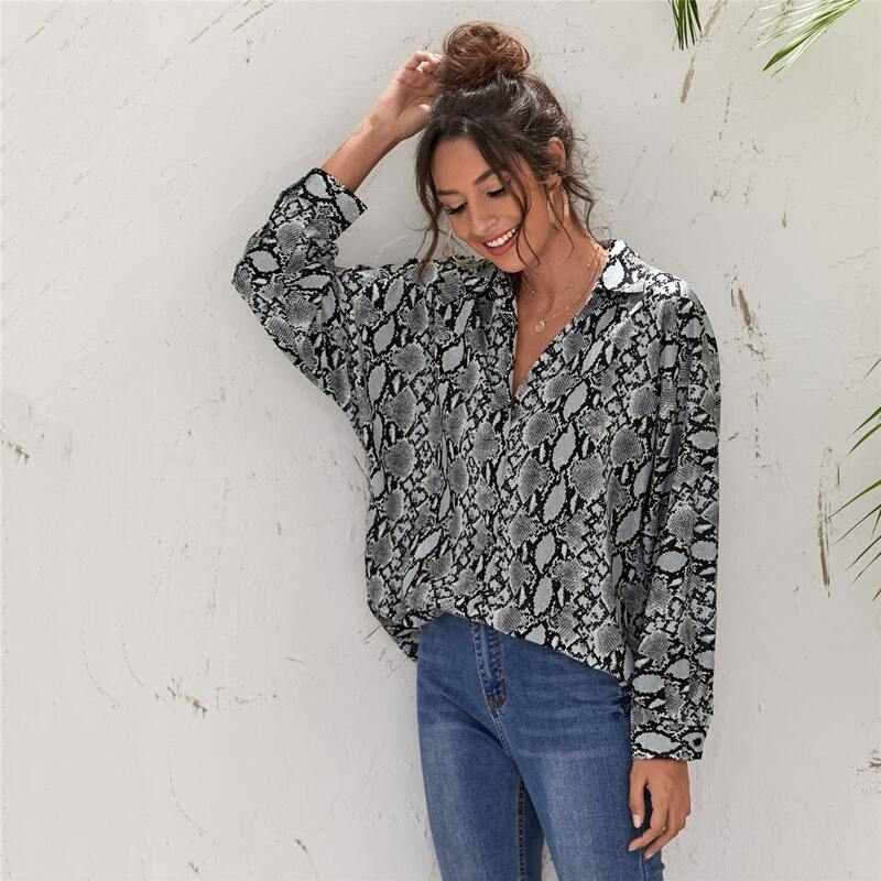 

Snakeskin Curved Hem Top, Multicolor