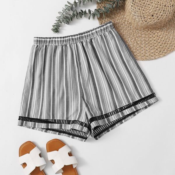 

Eyelet Lace Insert Striped Shorts, Multicolor