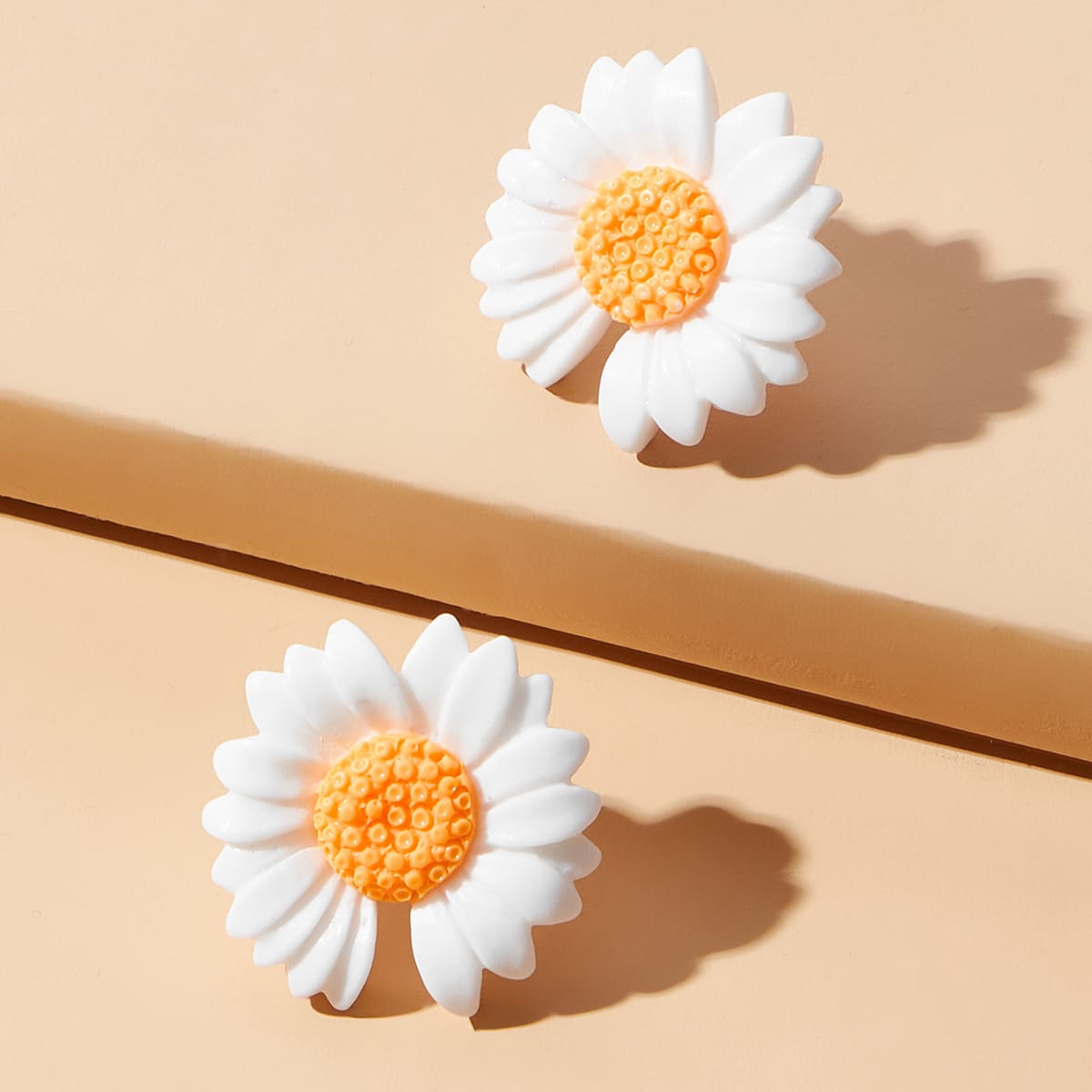 

Daisy Stud Earrings, White