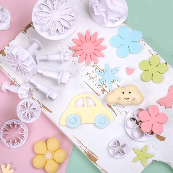 

33pcs Flower Shaped Baking Mold, White