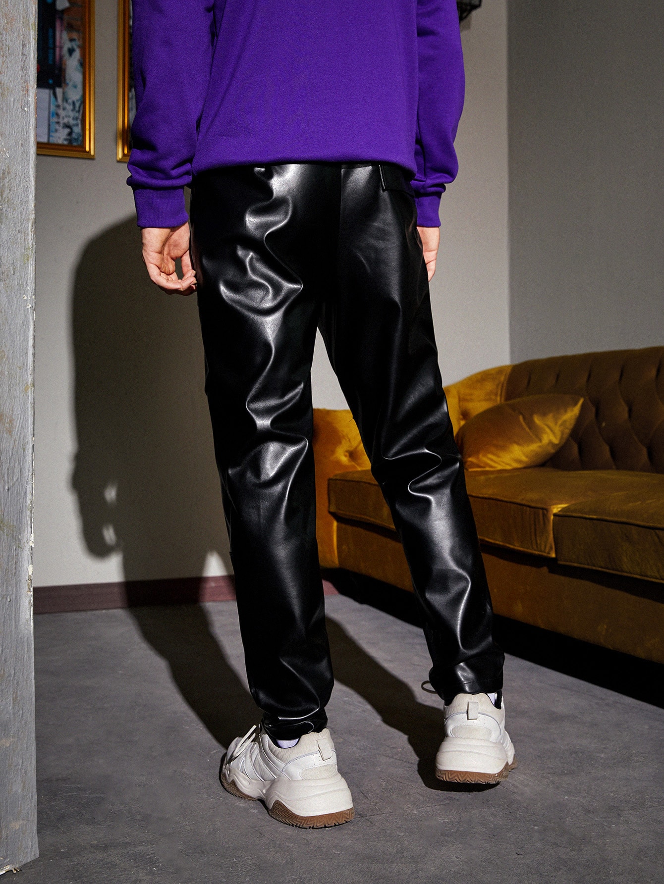 SHEIN Pantalones de cuero sintético con diseño de tubería | Moda de Mujer |  SHEIN México