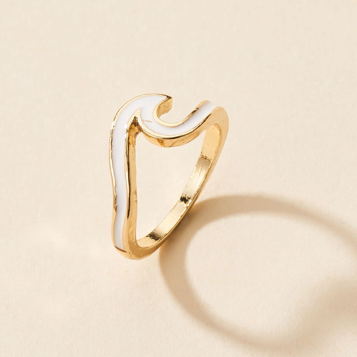 

Dripping Oil Chevron Design Ring, White